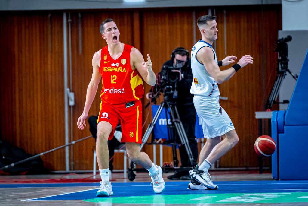 España hace gala de su gen competitivo en Islandia (61-80)