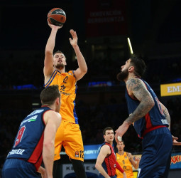 Victoria de carácter con sabor a Playoff para el Baskonia (83-66)