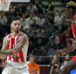 Luca Vildoza ya ejerce de líder en el Estrella Roja (78-72)