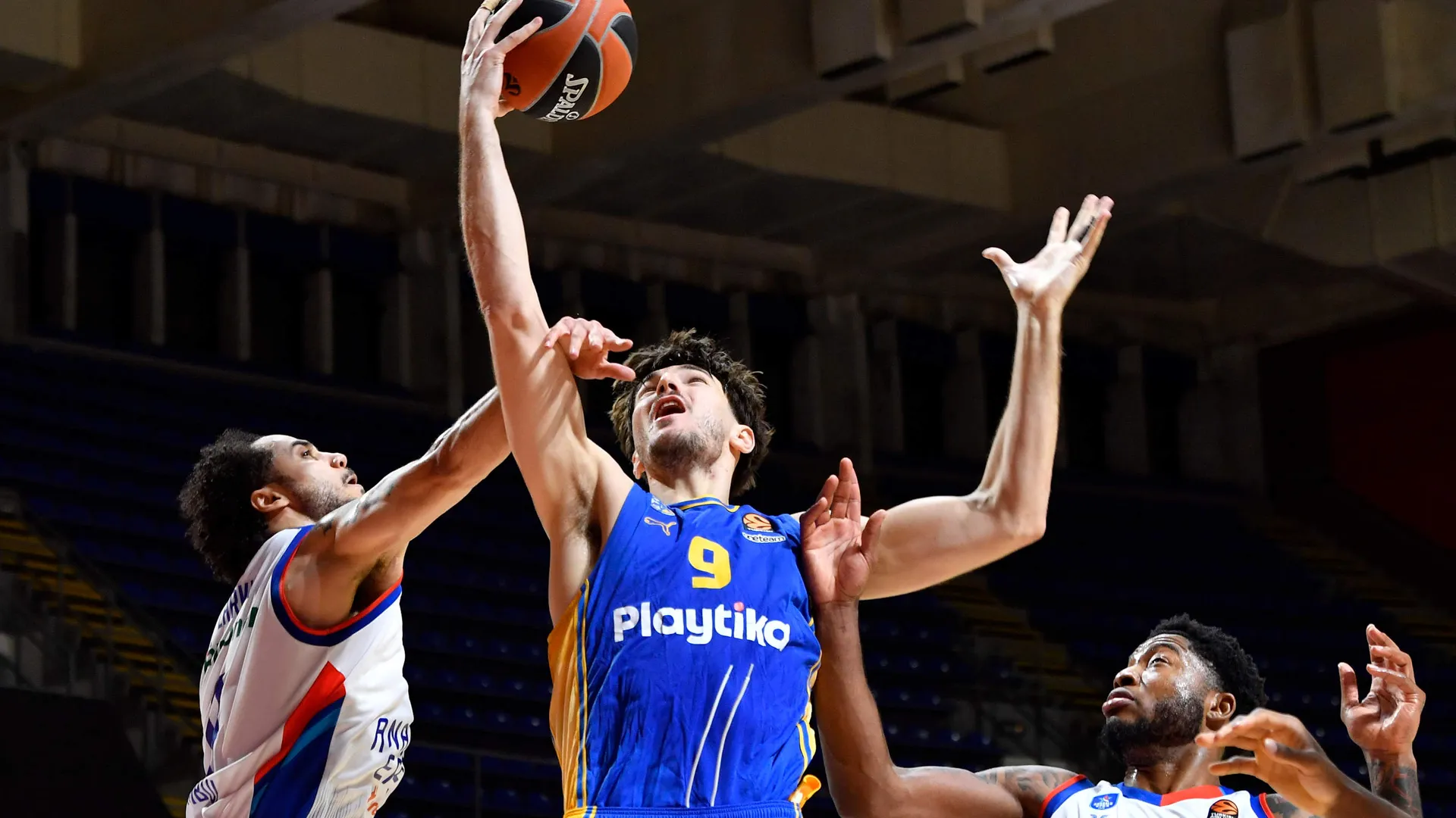 Maccabi logra una importante victoria, 95-86
