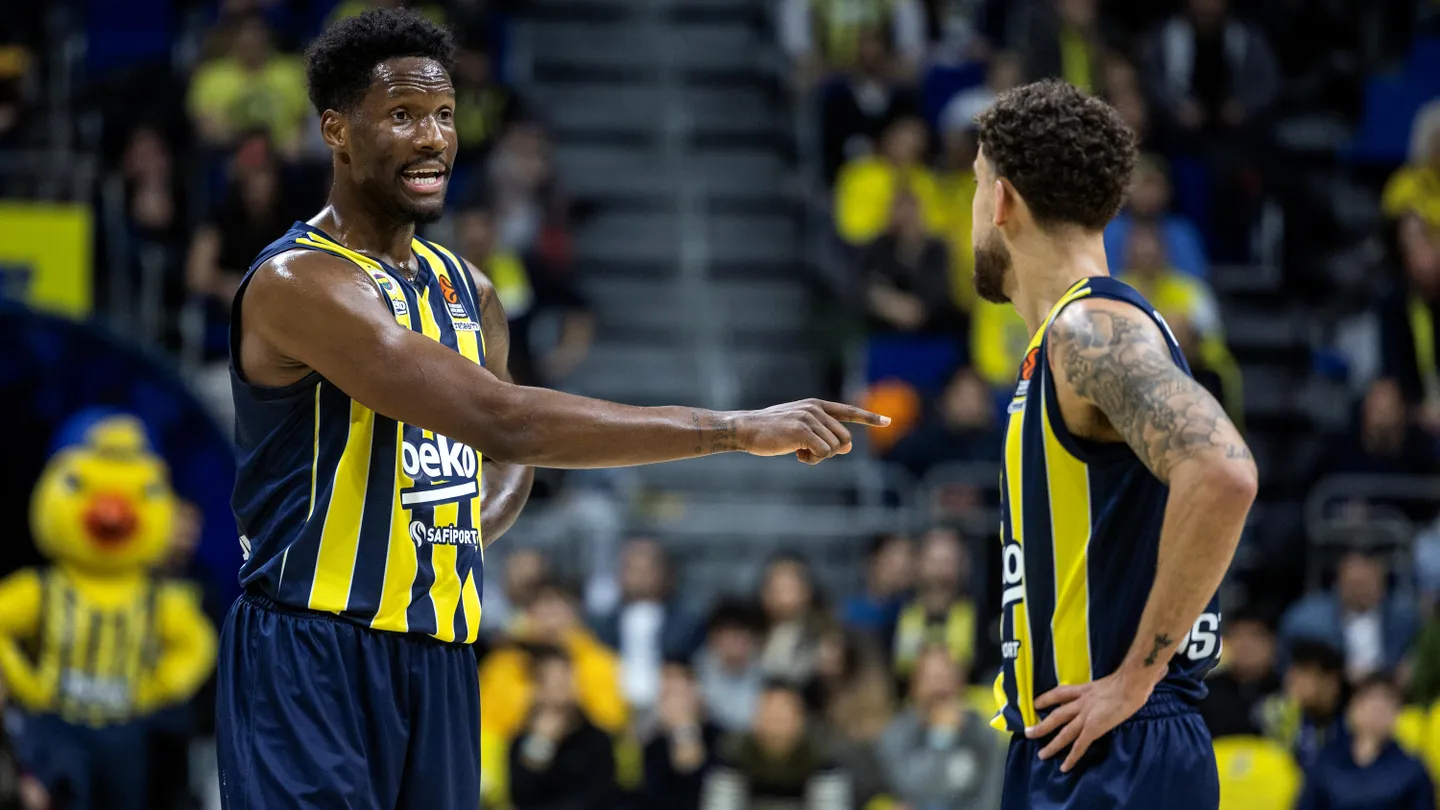 Hayes-Davis guía la victoria del Fenerbahce ante el ALBA, 101-86
