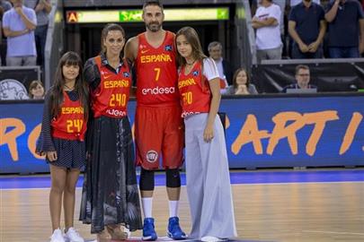 El Madrid Arena se rinde al histórico minuto 7 de Navarro