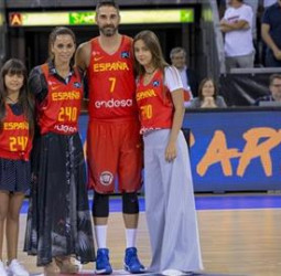 El Madrid Arena se rinde al histórico minuto 7 de Navarro