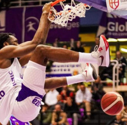 UEMC Real Valladolid tumba al líder en un derbi de pasiones