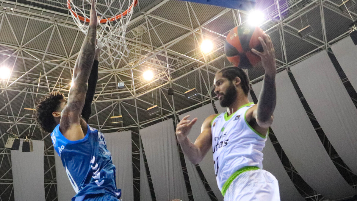 El Urbas Fuenlabrada logra su primera victoria (72-100)