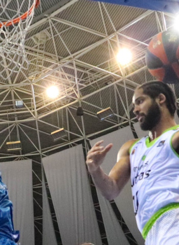 El Urbas Fuenlabrada logra su primera victoria (72-100)