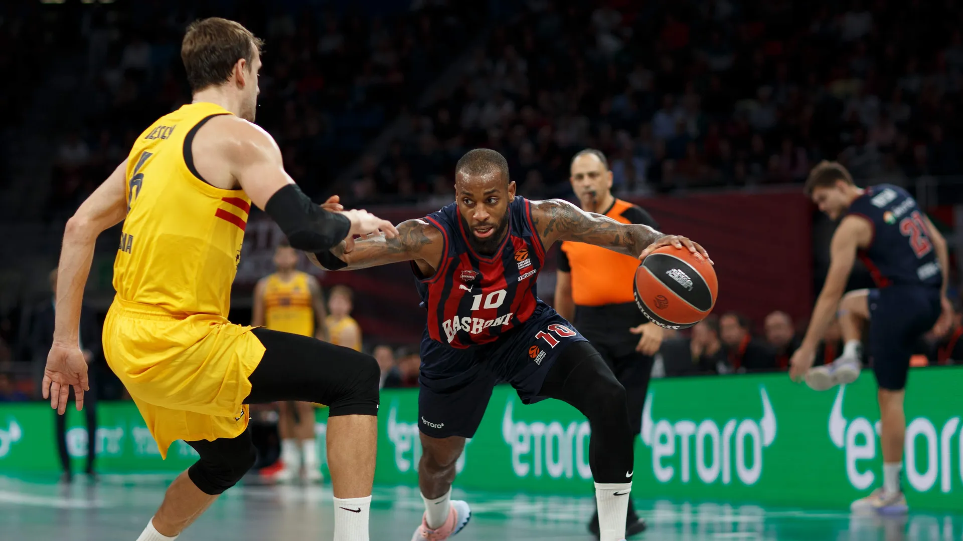 Baskonia aplasta a Barcelona, 94-71