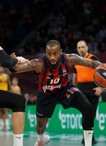 Baskonia aplasta a Barcelona, 94-71