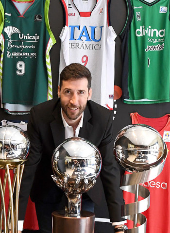 Sergi Vidal se despide del baloncesto en la sede de la acb