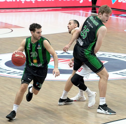 La Penya sigue intratable en Europa (72-91)