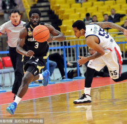 Pooh Jeter jugará un año más en el Shandong Bulls