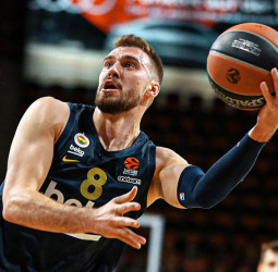 El Fenerbahce ya es equipo de "playoffs" (68-77)