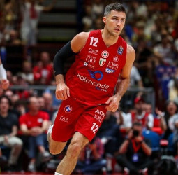 El Olimpia Milán se hace fuerte en casa en el inicio de la final italiana