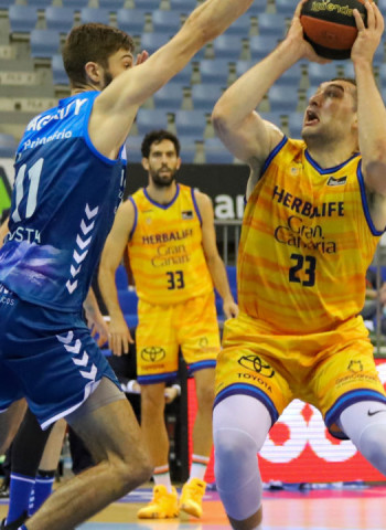 El Herbalife Gran Canaria se lleva el triunfo de San Sebastián (65-79)