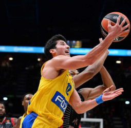 John DiBartolomeo, dos temporadas más en el Maccabi