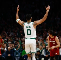 Los Celtics comienzan los playoffs arrasando, 114-94
