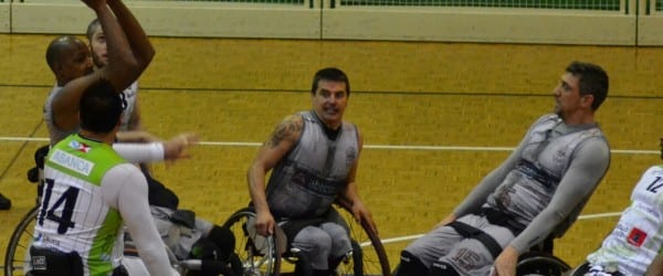 El AMFIV Vigo se lleva el derbi gallego en la pista del Basketmi (45-67)