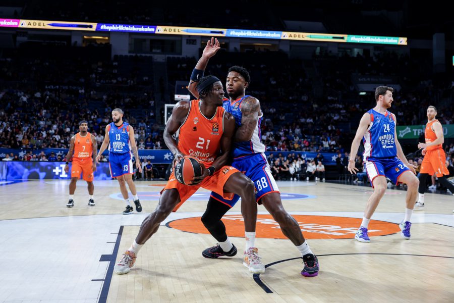 Derrota taronja en la pista del Anadolu Efes (77-73)