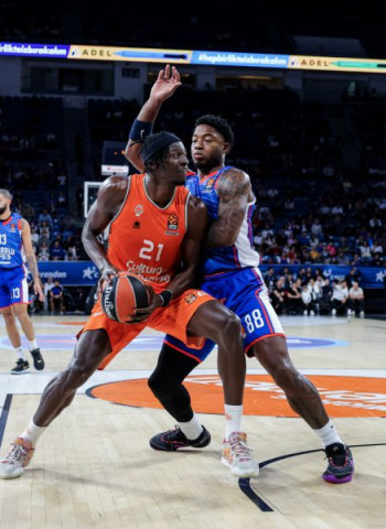 Derrota taronja en la pista del Anadolu Efes (77-73)