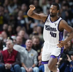 Fox conduce la remontada de los Kings ante los Nuggets