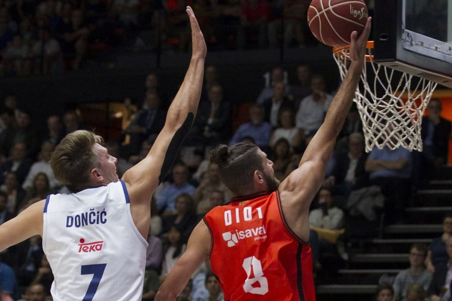 El Playoff Final se traslada a la Fonteta para el tercer partido
