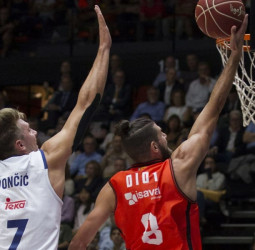 El Playoff Final se traslada a la Fonteta para el tercer partido