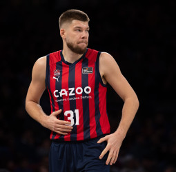 El Armani Milán inicia conversaciones con Rokas Giedraitis