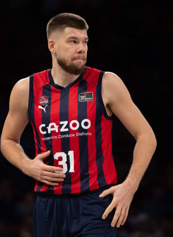 El Armani Milán inicia conversaciones con Rokas Giedraitis