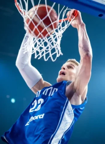 Markkanen, a punto de nieve: 48 en 25 minutos para encender a Finlandia