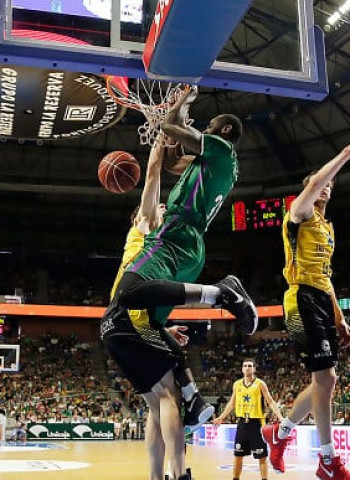 El Unicaja suma su primer punto con un Eyenga de impacto (79-65)