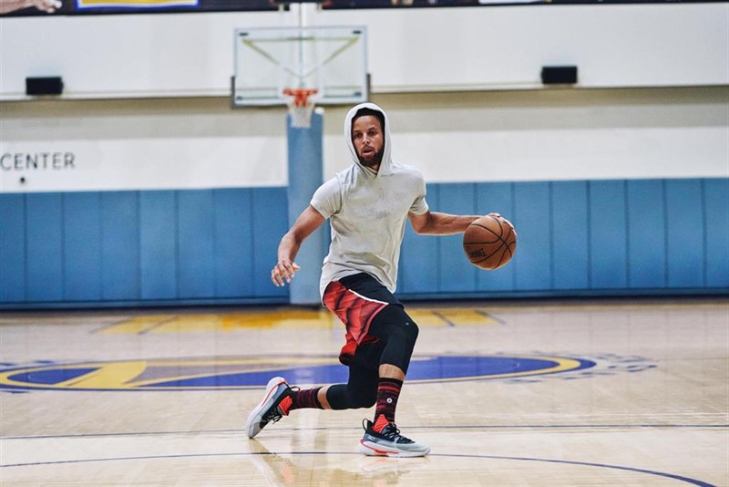 Under Armour quiere a Stephen Curry de por vida