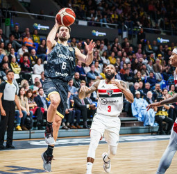 La defensa del Lenovo Tenerife y Bruno Fitipaldo en modo MVP le dan la tercera IntercontinentalCup (68-89)