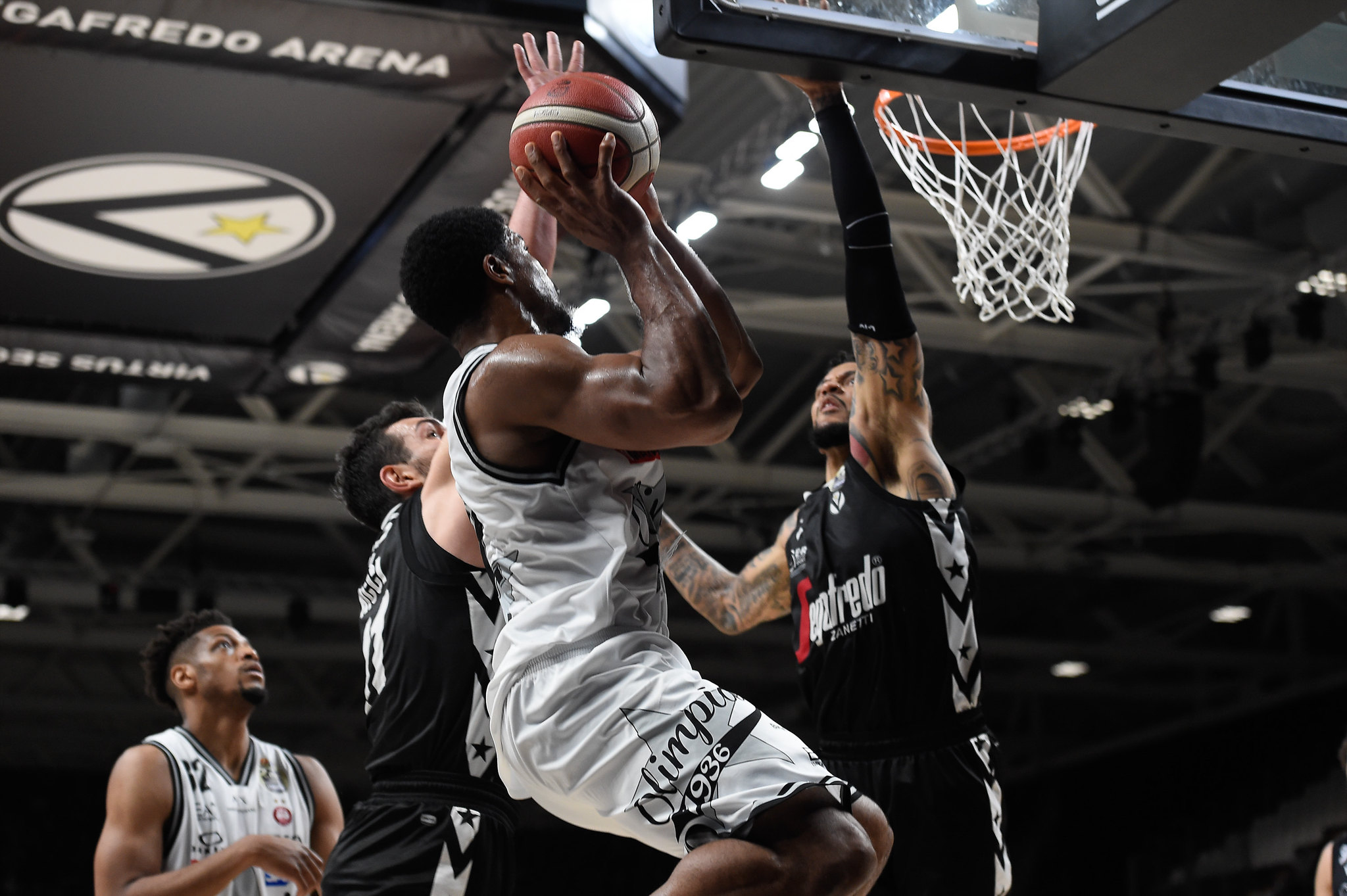 La Virtus Bolonia, a un paso del título de la Lega (76-58) [3-0]