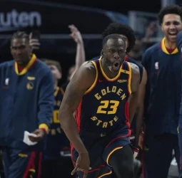Warriors derrotan a los Kings en su sexta victoria consecutiva, 104-130