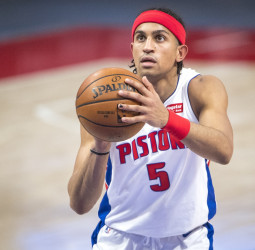 Frank Jackson, cerca los de Phoenix Suns