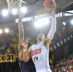 El Real Madrid domina el segundo encuentro y empata la serie (70-90)