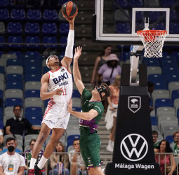 BAXI Manresa sabe sufrir para vencer al Unicaja (95-100)