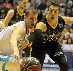 El Iberostar Tenerife recibe a un Monbus Obradoiro en racha