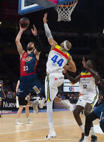 Baskonia viajará a Moscú con una victoria más (84-82)