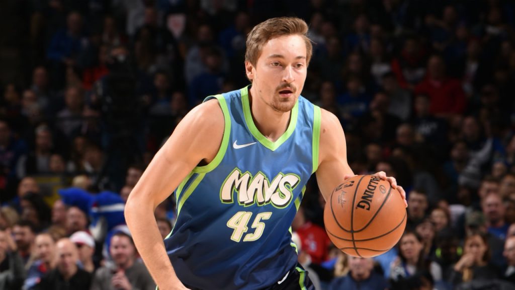 El Anadolu Efes estrecha el cerco sobre Ryan Broekhoff
