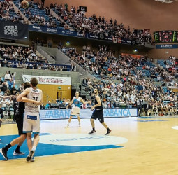 Un triple de Sàbat certifica la permanencia de Monbus Obradoiro (70-69)
