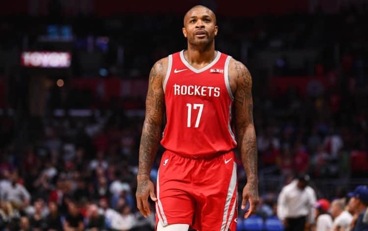 PJ Tucker reforzará a los Milwaukee Bucks, Rodions Kurucs incluido en el traspaso