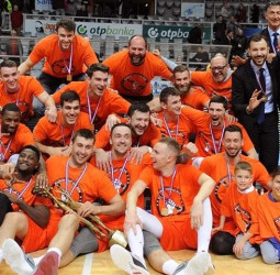 Cedevita levanta su quinta copa croata consecutiva