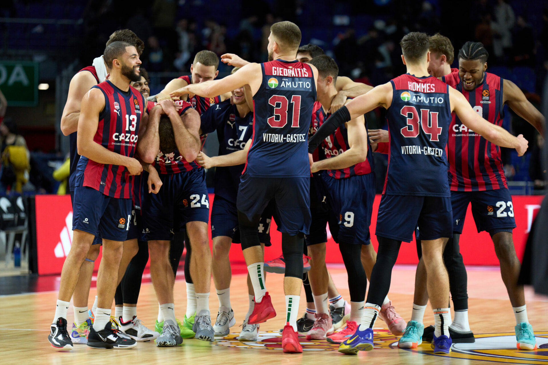 Cazoo Baskonia se lleva la victoria en Madrid con un impresionante final (81-85)