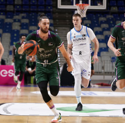 El Unicaja se da un festín en el Carpena (104-69)