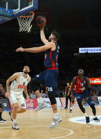 El Baskonia sigue escalando posiciones (82-62)