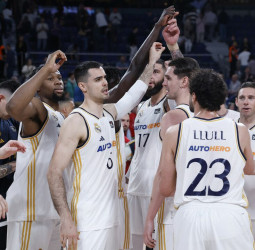 El Real Madrid gana y mantiene el liderato, 94-80