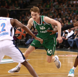 Un cambio múltiple de jugadores podría enviar a Marius Grigonis al Barcelona