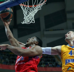El CSKA Moscú se lleva un derbi de altos vuelos (108-98)