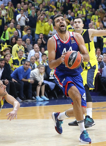 Krunoslav Simon, renovado por el Anadolu Efes